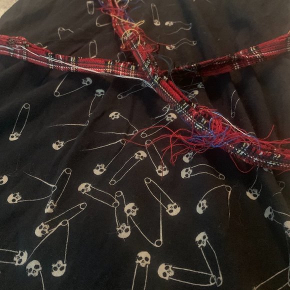 Original Cult size large top, safety pin skulls, good con. 100%cotton - Picture 4 of 5